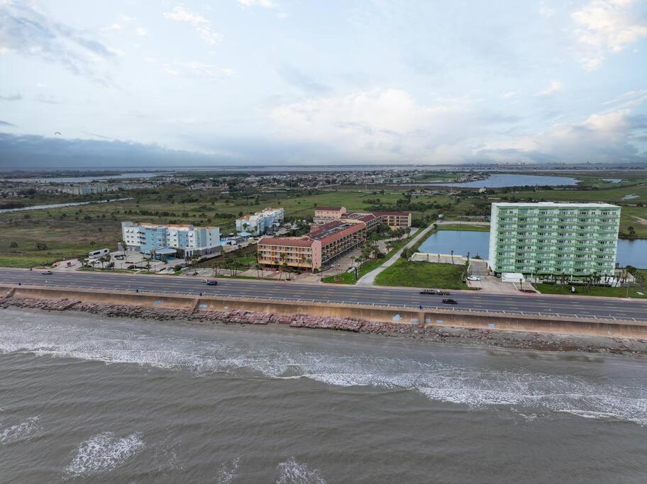 Baca Beach Escape I - 3 Pools - Pet Friendly Galveston Exterior photo