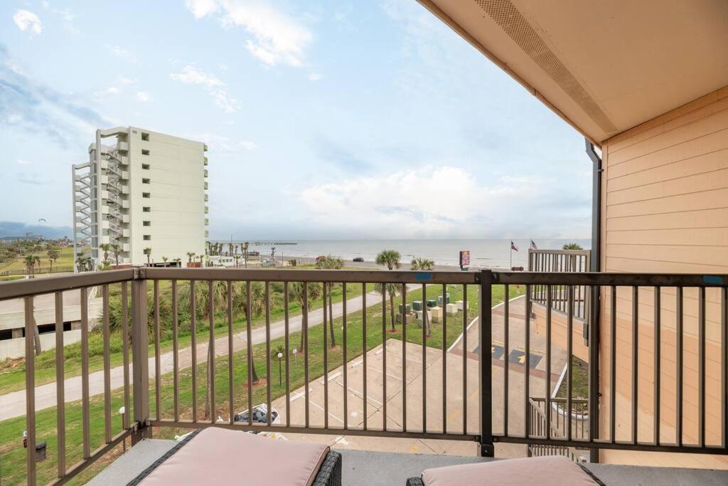 Baca Beach Escape I - 3 Pools - Pet Friendly Galveston Exterior photo